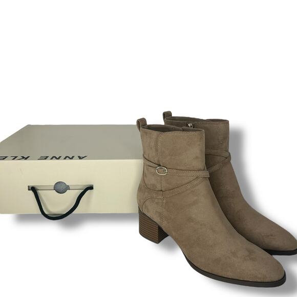 NEW Anne Klein Tan Booties Size 7.5 Beige Sand Low Ankle Boot Faux Suede NWT - Picture 3 of 11